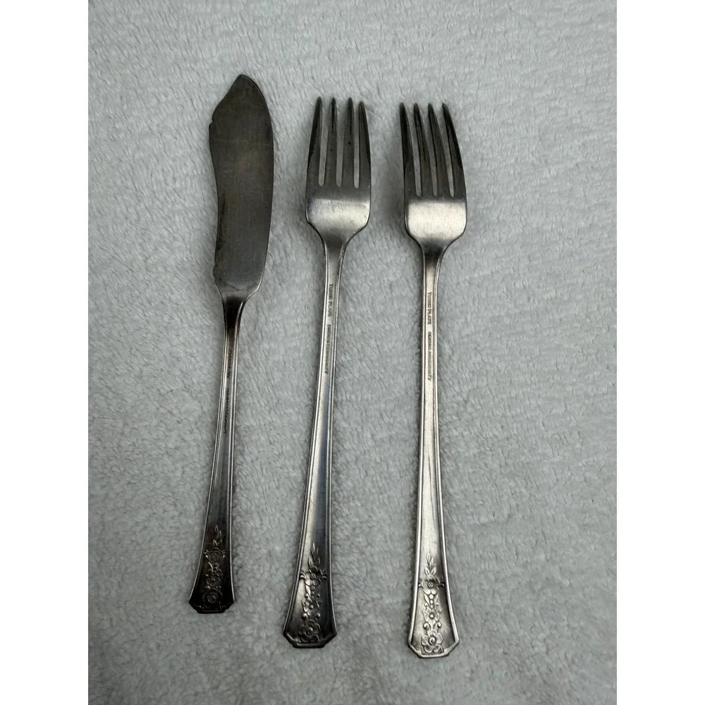 Oneida Comm. Tudor Plate Fortune pattern 2 Grille forks & 1 Master butter knife